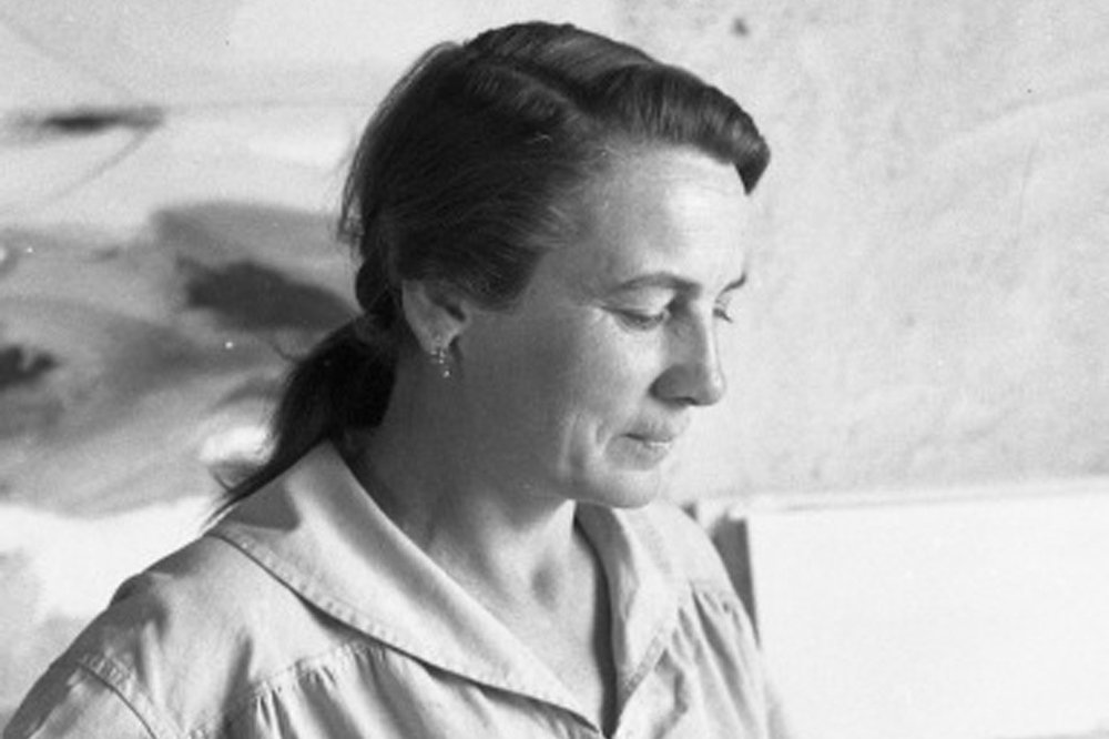 Agnes Martin in her studio in New Mexico, 1953 (detail). © Mildred Tolbert Family.