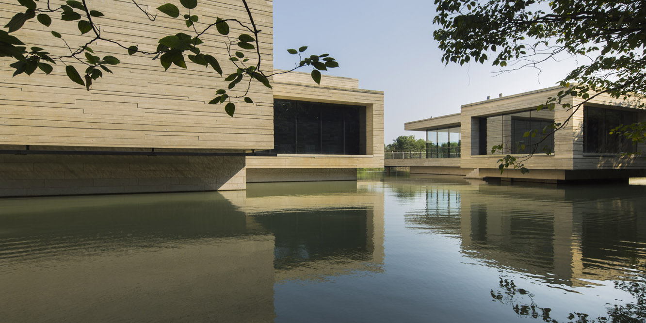 View towards the introductory gallery, Mu Xin Art Museum. Photo: Shen Zhonghai. Courtesy of OLI Architecture PLLC.