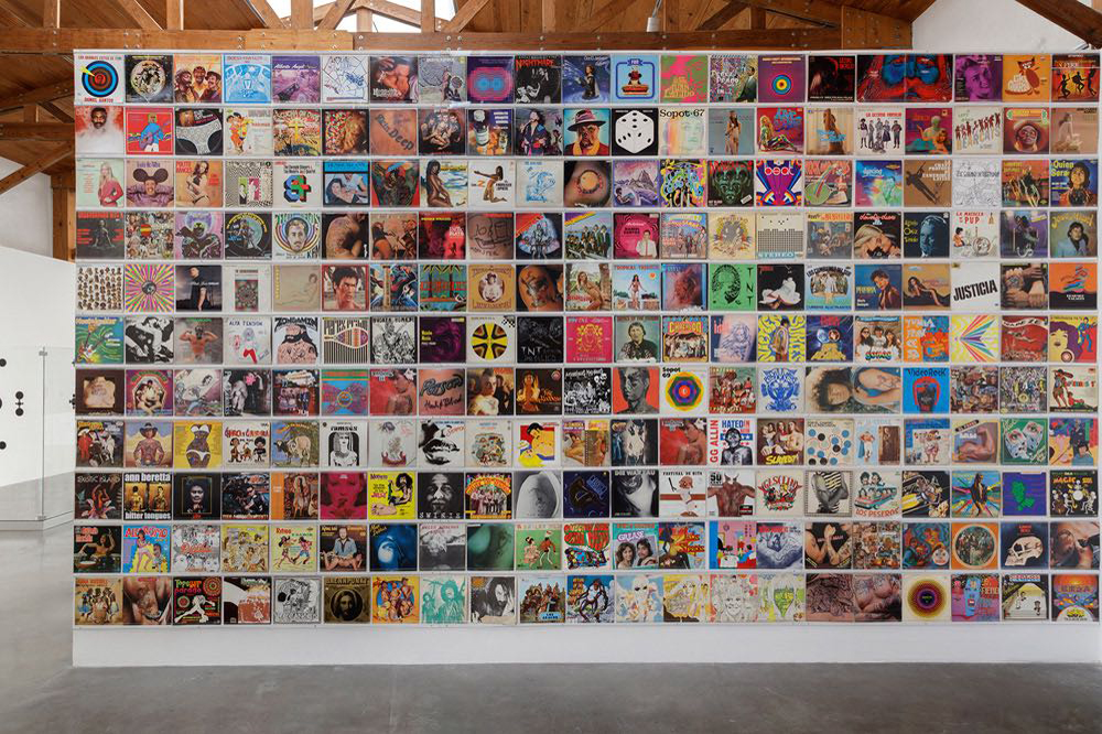 Misogyny and the Myth of the ’90s at Mexico City’s Kurimanzutto