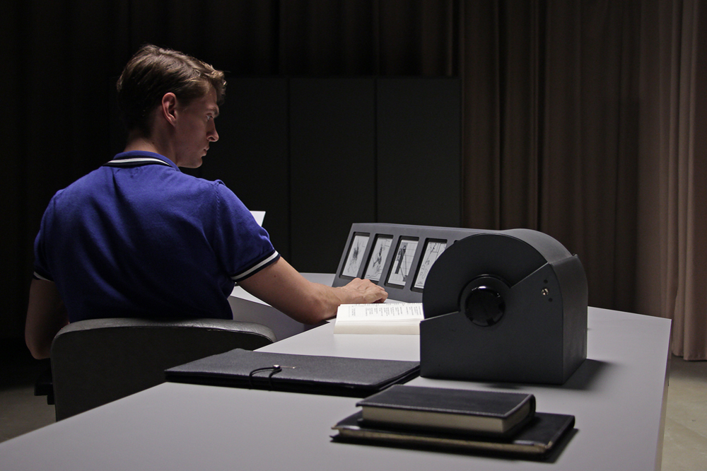 As Both Dancer and Texter: Julien Prévieux Choreographs Our Changing Bodies