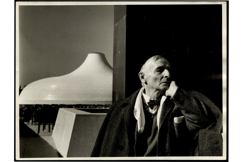 Modernist Frederick Kiesler is “Rediscovered” Between Abstraction and Compromise