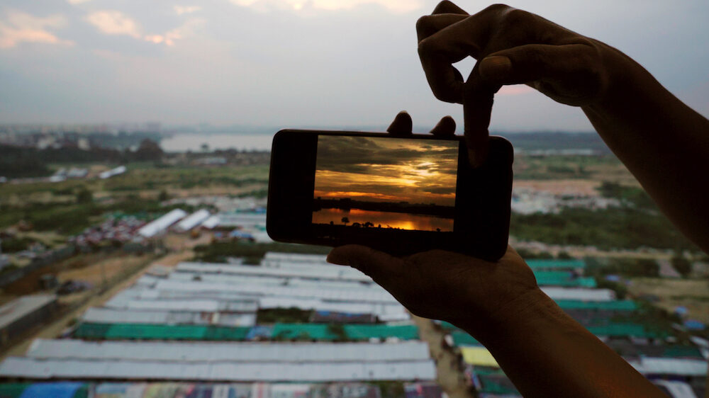 The Lake and The Lake: Against Crisis as Narrative