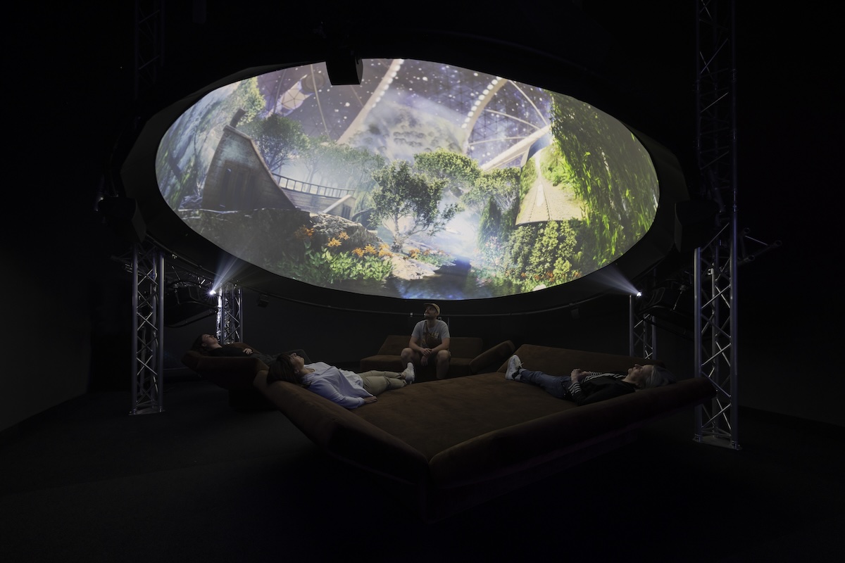 9_DP24_YaelBartana_LifeInTheGenerationShip_LightToTheNationsPhotoAndreaRossetti