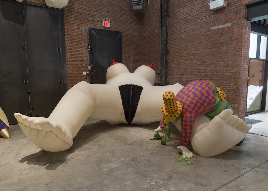 Tour de Farce: Pat Oleszko at SculptureCenter